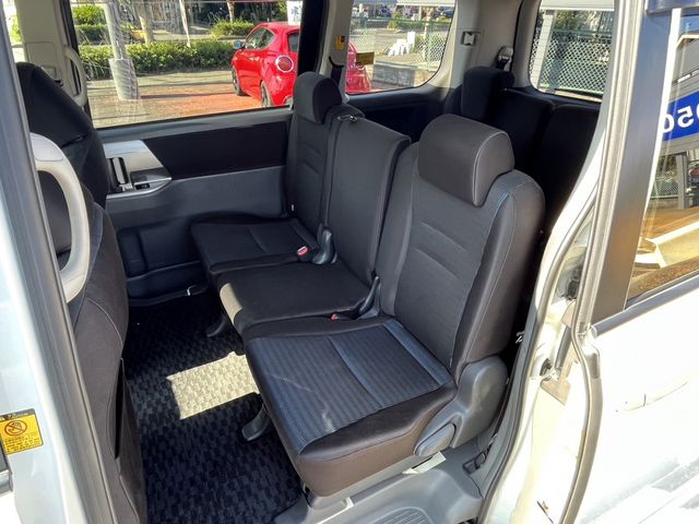 Toyota VOXY 2009-11 15309-6