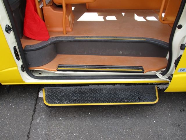 Toyota HIACE WAGON 2017-01 556-7