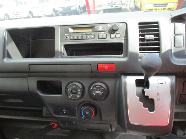 Toyota HIACE WAGON 2017-01 556-10