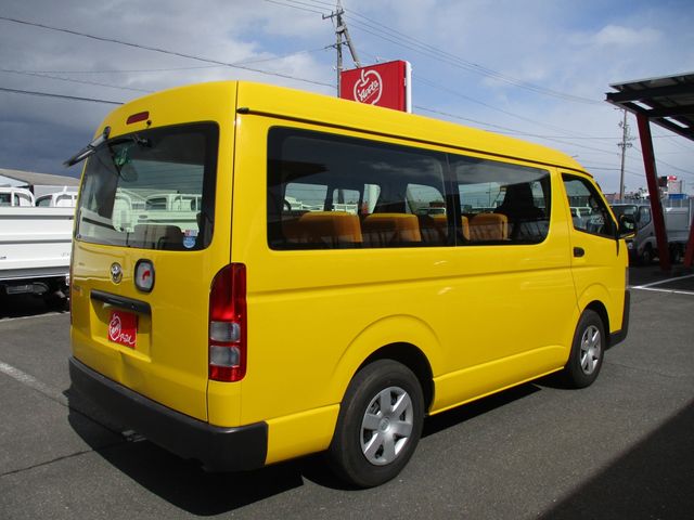 Toyota HIACE WAGON 2017-01 556-1