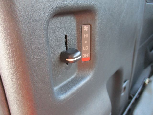 Toyota HIACE WAGON 2017-01 556-15