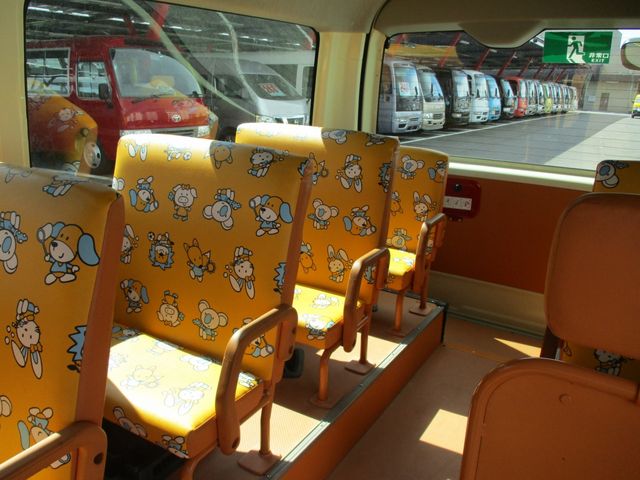 Toyota HIACE WAGON 2017-01 556-13