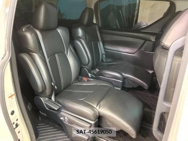 Toyota VELLFIRE 2019-05 369813-8