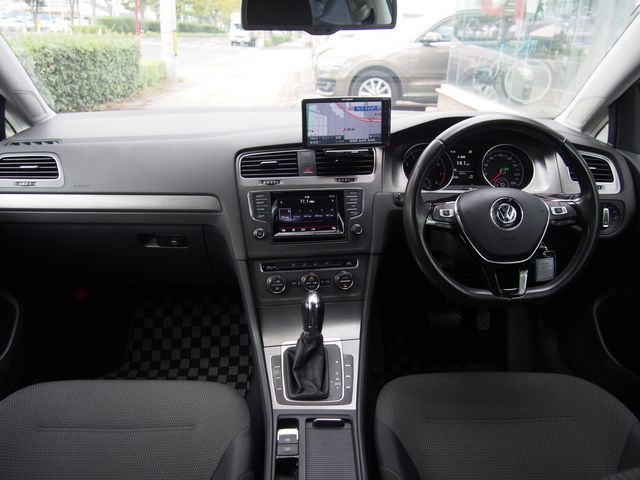VolksWagen GOLF 2013-09 193114-1