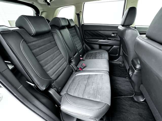 Mitsubishi OUTLANDER PHEV 2015-09 270-6