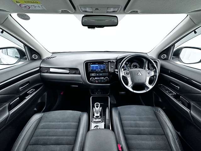 Mitsubishi OUTLANDER PHEV 2015-09 270-4