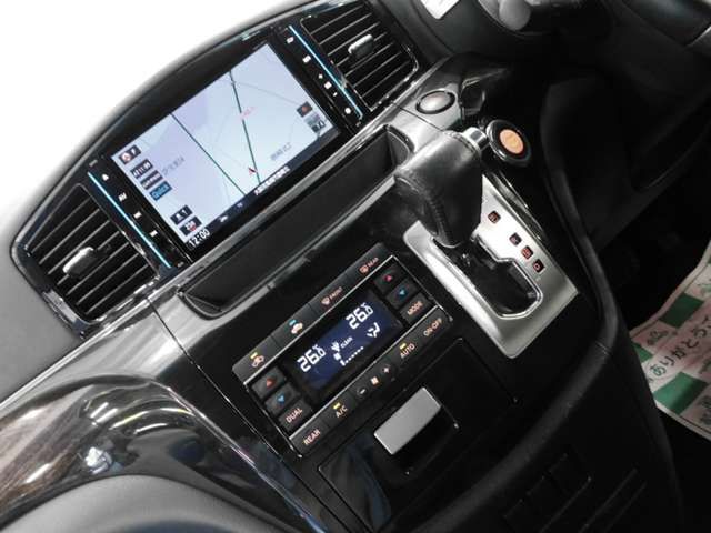 Nissan ELGRAND 2013-05 187793-12