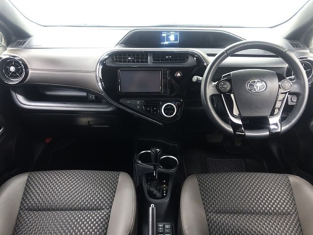 Toyota AQUA 2019-01 25112-1