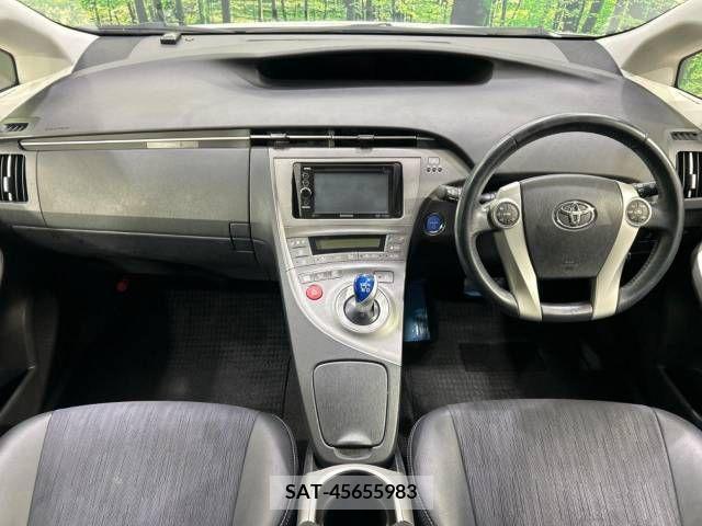 Toyota PRIUS 2012-06 322126-1