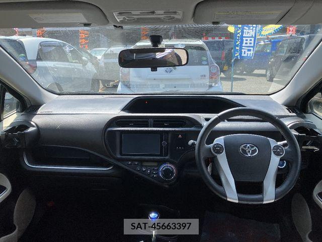 Toyota AQUA 2013-06 260537-3