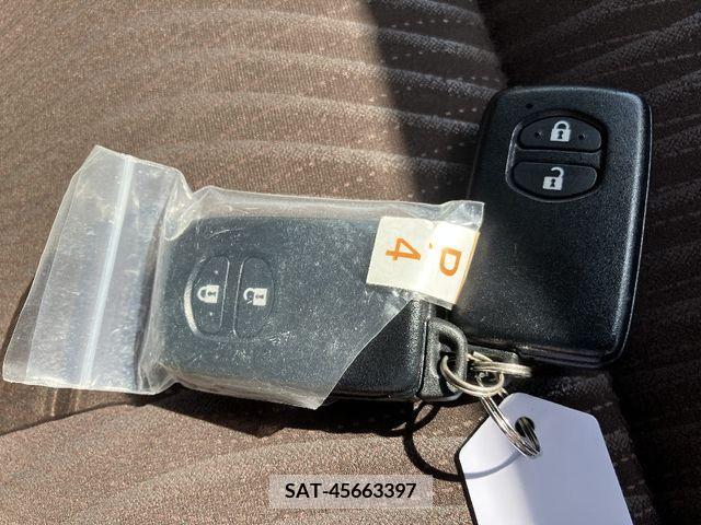 Toyota AQUA 2013-06 260537-8