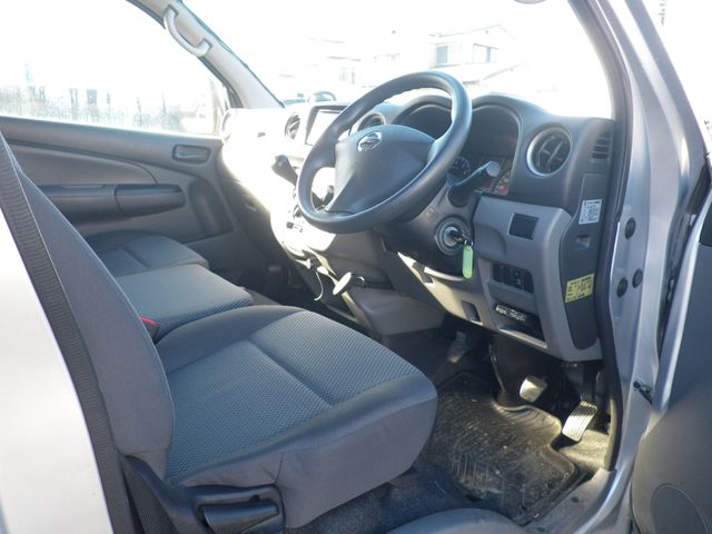 Nissan NV350 Caravan 2016-06 189159-2