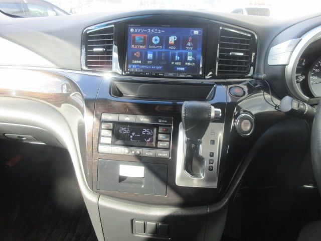 Nissan ELGRAND 2013-01 190005-12