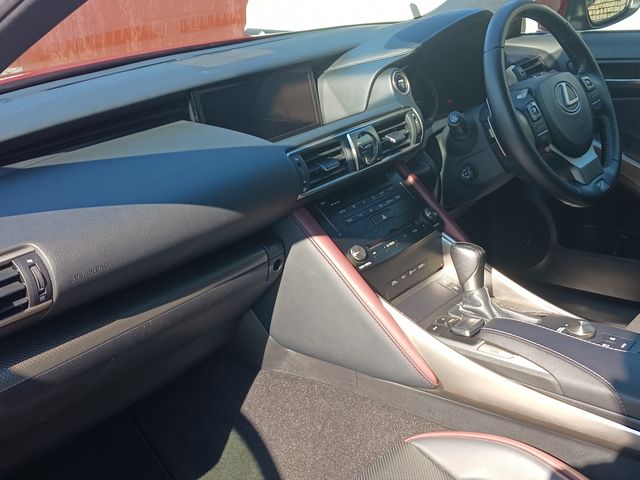 Lexus IS 2017-06 186389-24