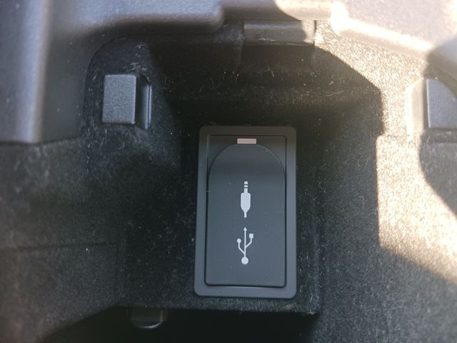 Lexus IS 2017-06 186389-21