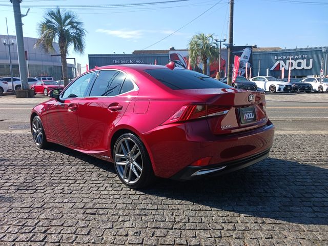 Lexus IS 2017-06 186389-2