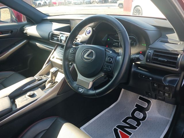 Lexus IS 2017-06 186389-11