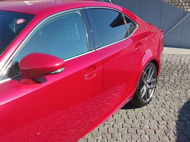 Lexus IS 2017-06 186389-4