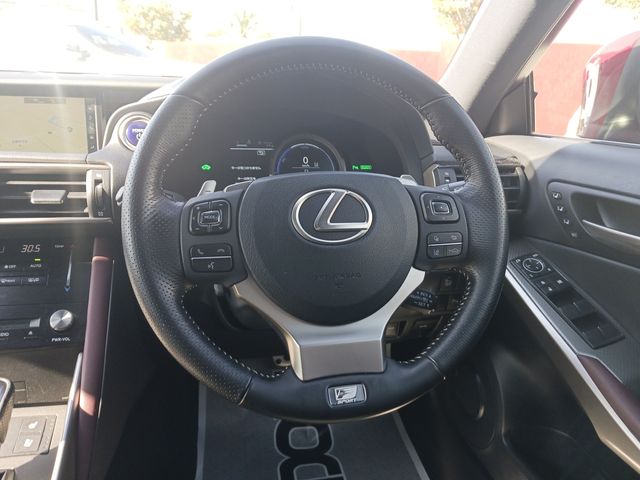 Lexus IS 2017-06 186389-12