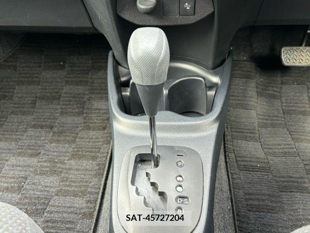 Toyota VITZ 2017-08 379015-19