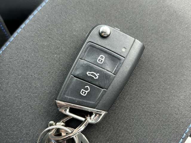 VolksWagen GOLF GTE 2016-01 8132-27