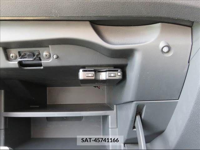 Nissan NOTE 2019-02 255916-6