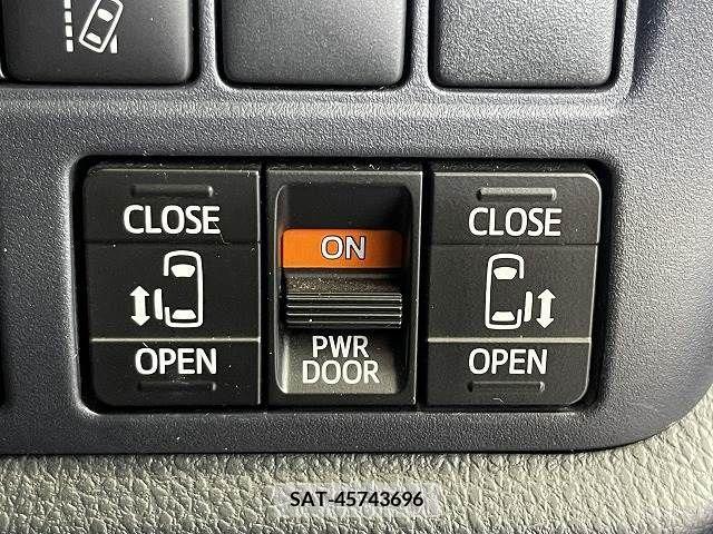 Toyota VOXY 2016-01 370443-3