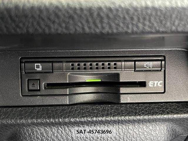 Toyota VOXY 2016-01 370443-5