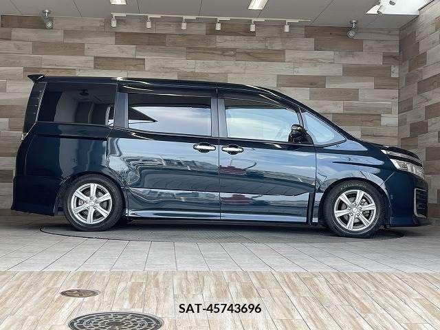 Toyota VOXY 2016-01 370443-13