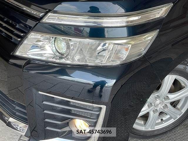 Toyota VOXY 2016-01 370443-19