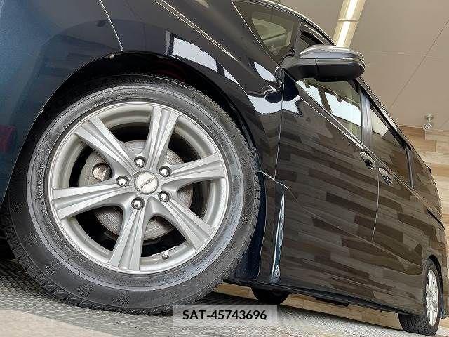 Toyota VOXY 2016-01 370443-18