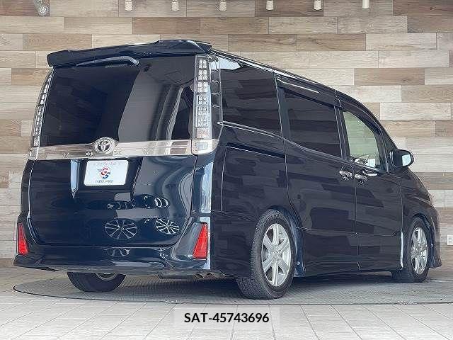 Toyota VOXY 2016-01 370443-16