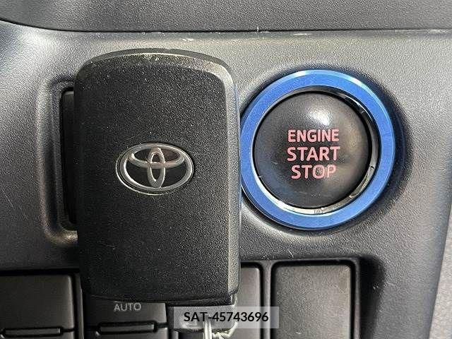 Toyota VOXY 2016-01 370443-8