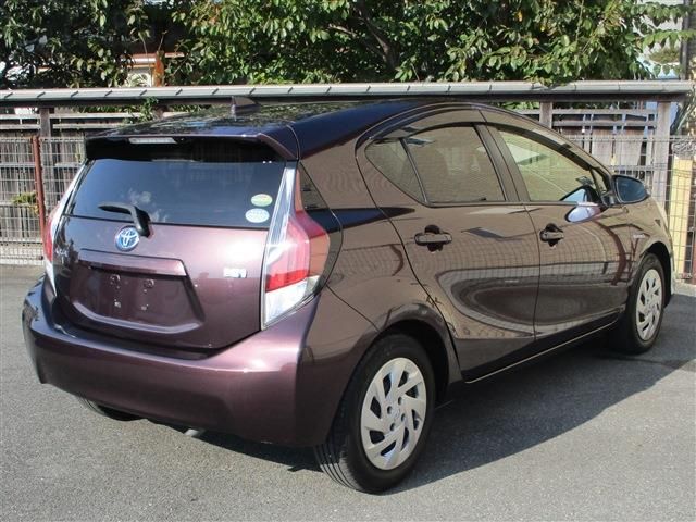 Toyota AQUA 2016-01 16792-1