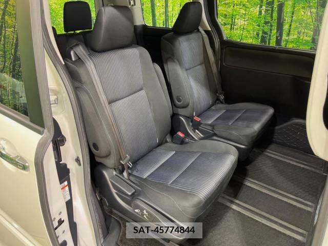 Toyota VOXY 2015-07 321459-9