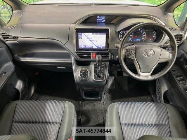 Toyota VOXY 2015-07 321459-1