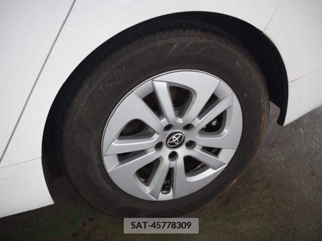 Toyota PRIUS 2018-05 330568-19