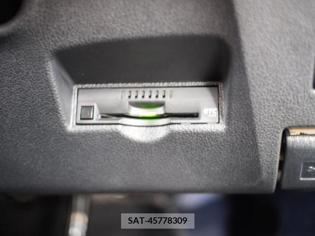 Toyota PRIUS 2018-05 330568-24