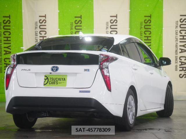 Toyota PRIUS 2018-05 330568-1