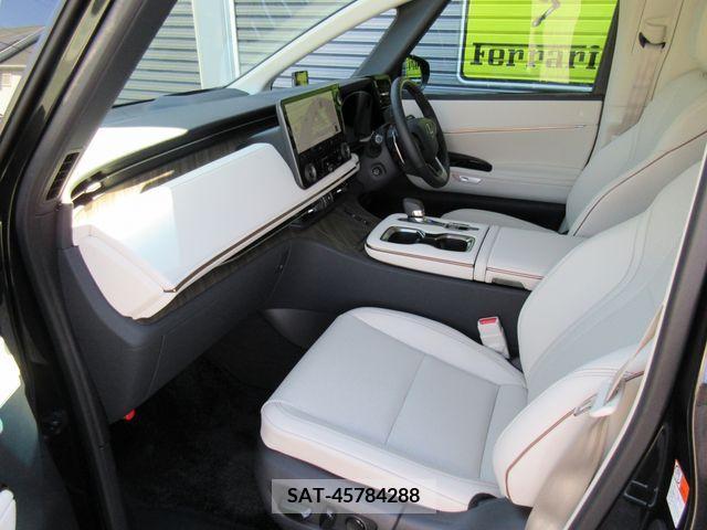 Lexus LM 2024-01 275492-1