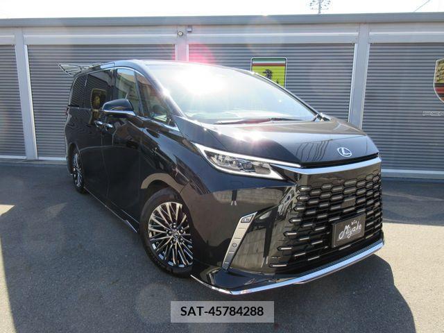 Lexus LM 2024-01 275492-4