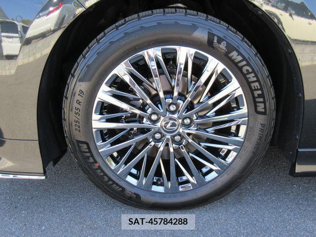 Lexus LM 2024-01 275492-6