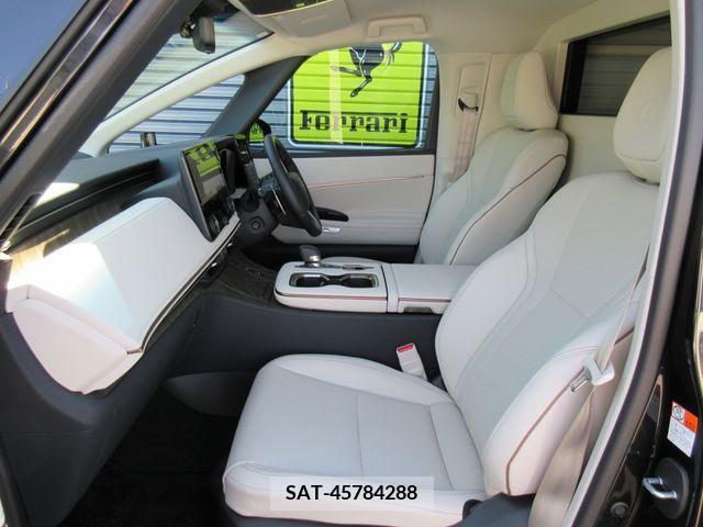 Lexus LM 2024-01 275492-17
