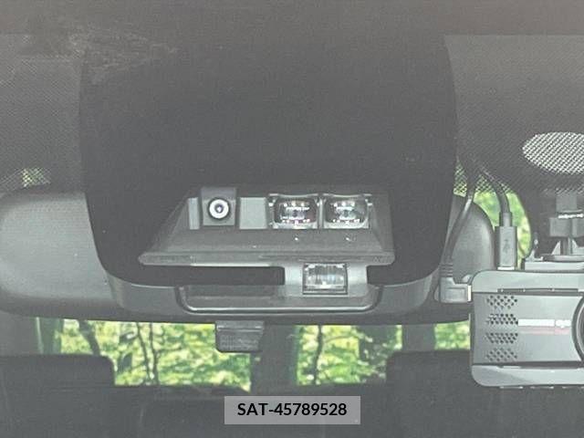 Toyota VOXY 2021-07 321715-2