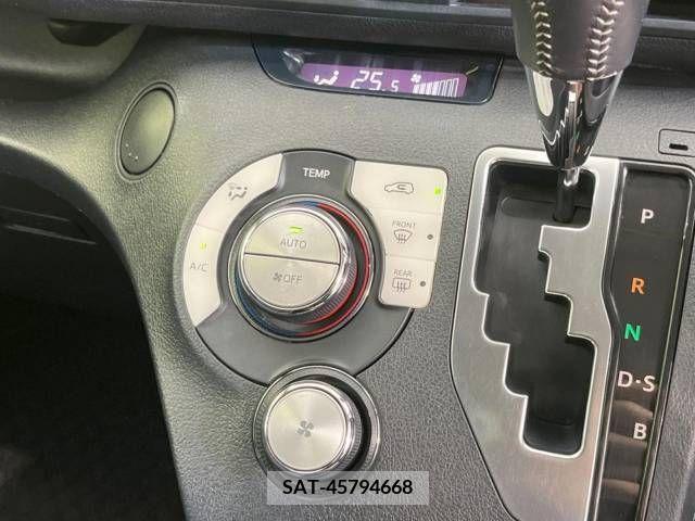 Toyota SIENTA 2016-07 223779-6