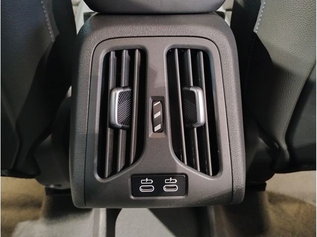 Bmw 2 SERIES 2023-06 18869-26