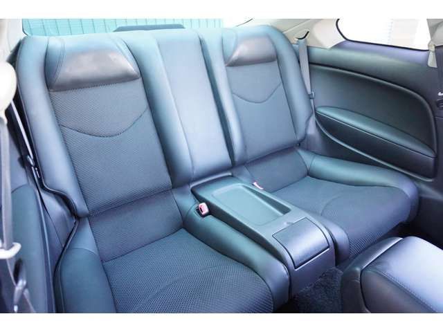 Nissan SKYLINE COUPE 2011-12 10882-17