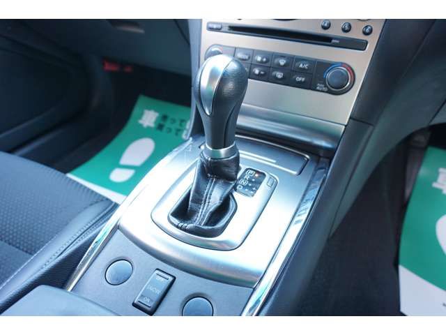 Nissan SKYLINE COUPE 2011-12 10882-12