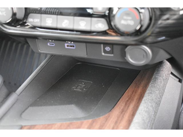 Nissan AURA 2022-07 181283-12