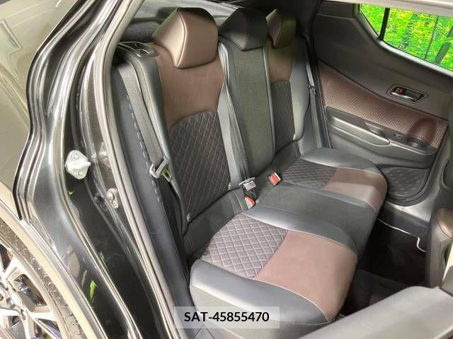 Toyota C-HR 2018-04 389958-9